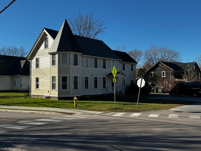 15 Railroad St, Unit #3 in Richmond, VT - Building Photo - Building Photo
