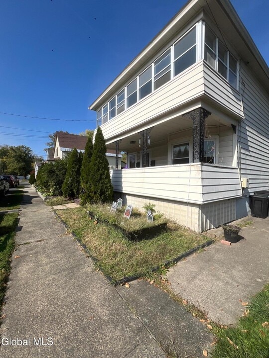 29 Craig St in Watervliet, NY - Building Photo