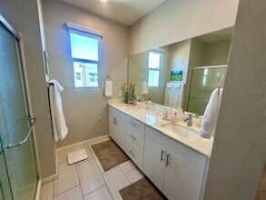 11238 Essence Point Ave, Unit 209 in Las Vegas, NV - Foto de edificio - Building Photo