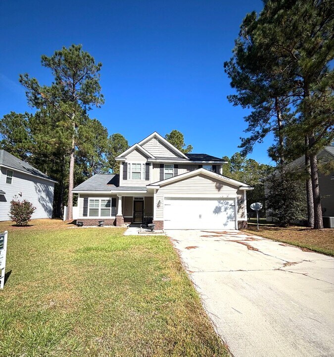 1316 Hill View Cir in Hinesville, GA - Building Photo
