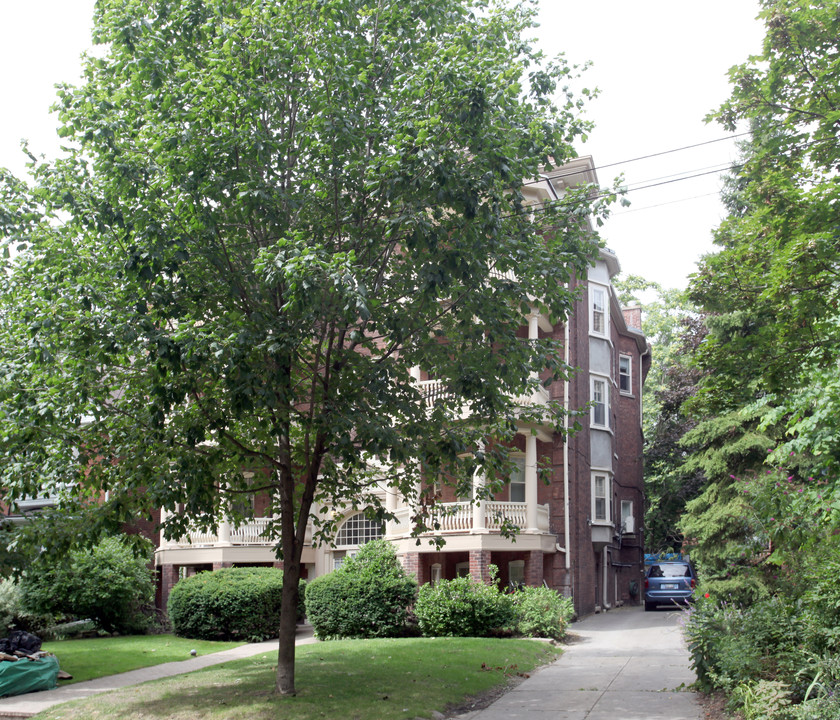 Audley Court in Toronto, ON - Building Photo