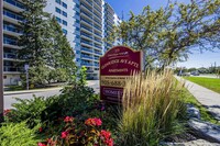 Glenridge Avenue Apartments in St Catharines, ON - Building Photo - Building Photo