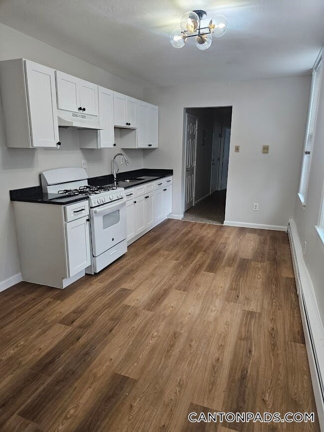 33 Rockland St, Unit 2 in Canton, MA - Building Photo - Building Photo