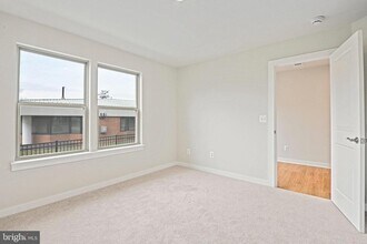 2172 Glacier Rd in Herndon, VA - Building Photo - Building Photo