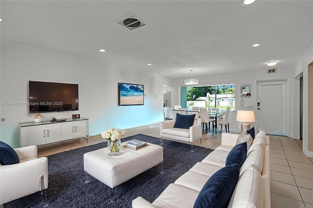 16000 N Miami Ave in Miami, FL - Building Photo