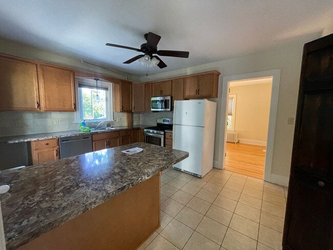 414 Kenwood Ave, Unit Apt C in Delmar, NY - Foto de edificio - Building Photo