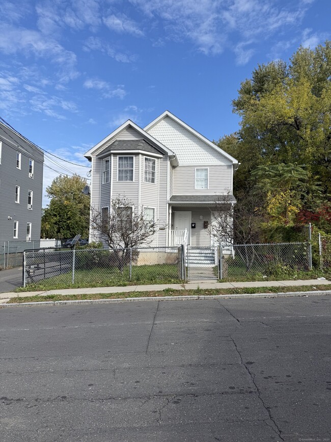 12 Harbison Ave in Hartford, CT - Building Photo - Building Photo