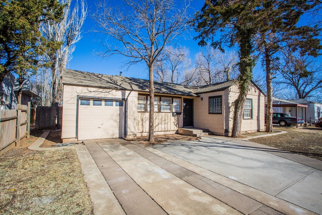 2408 32nd St in Lubbock, TX - Building Photo