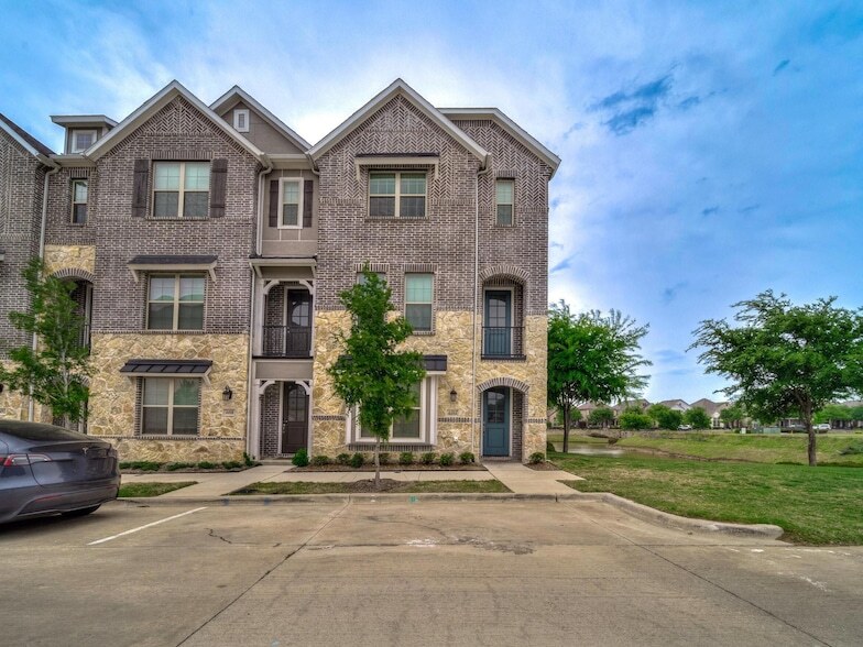 4484 N River Walk Dr in Flower Mound, TX - Building Photo