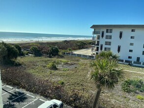 4700 Ocean Beach Blvd in Cocoa Beach, FL - Foto de edificio - Building Photo