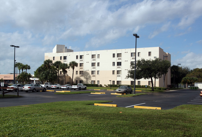 Freedom Village I in Pinellas Park, FL - Foto de edificio - Building Photo