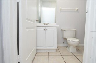 3607 W Idlewild Ave in Tampa, FL - Building Photo - Building Photo