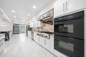 1111 Potomac Dr in Houston, TX - Building Photo - Building Photo