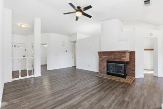 3345 W Stuart Ave in Fresno, CA - Building Photo - Building Photo