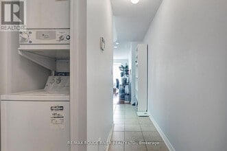 11 Oneida Crescent in Richmond Hill, ON - Building Photo - Building Photo