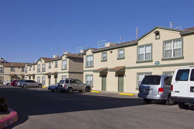 Arrowhead Place in El Paso, TX - Building Photo - Building Photo