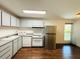 333 E 4500 S in Murray, UT - Building Photo