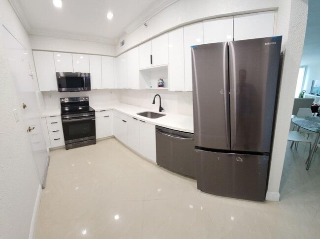 2501 S Ocean Dr, Unit 723 in Hollywood, FL - Foto de edificio - Building Photo