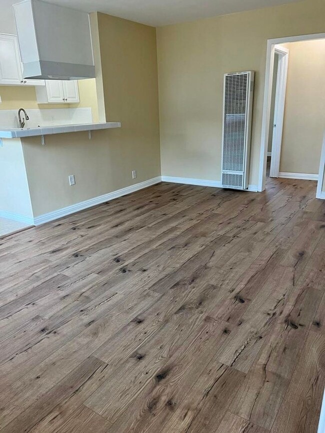 6280 Cherry Ave in Long Beach, CA - Building Photo - Building Photo