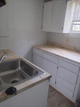408 Lyndhurst St in Baltimore, MD - Building Photo - Building Photo