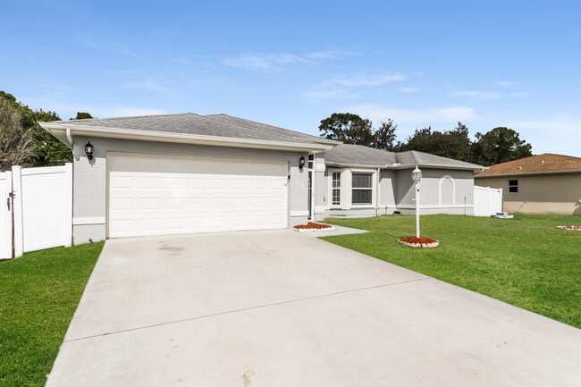 317 SW Duxbury Ave in Port St. Lucie, FL - Building Photo - Building Photo