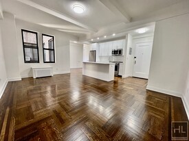 25 W 68th St in New York, NY - Building Photo