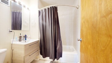 87 Hammond St, Unit #4 in Boston, MA - Foto de edificio - Building Photo