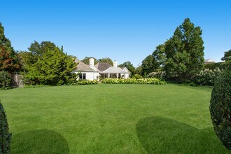 171 Wyandanch Ln in Southampton, NY - Building Photo - Building Photo