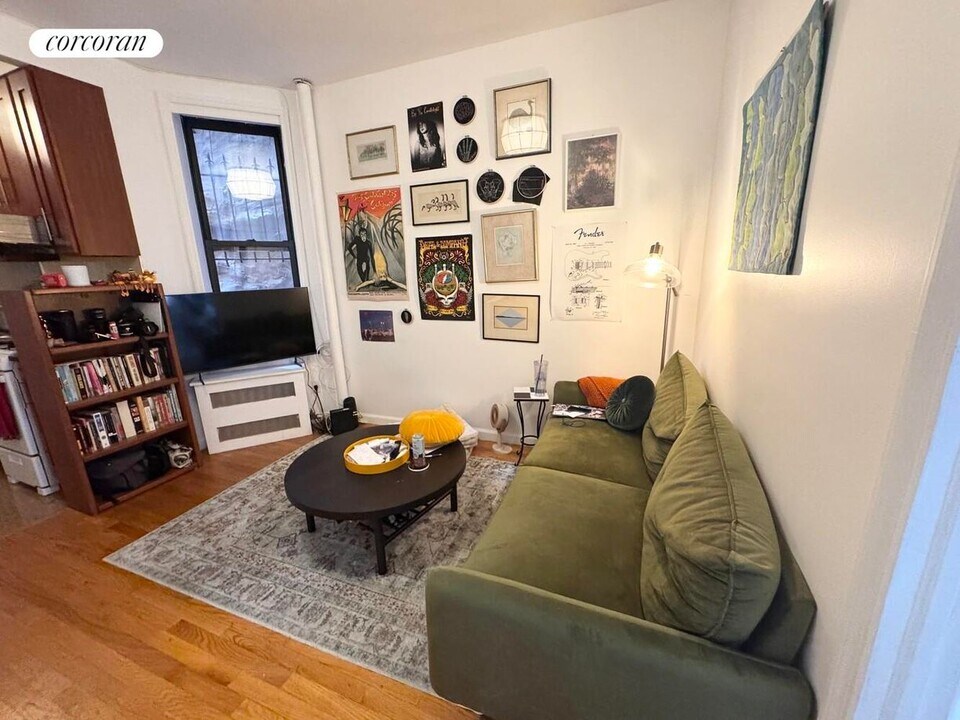172 Mulberry St in New York, NY - Building Photo