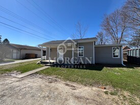910 S 13th St in Elwood, IN - Building Photo