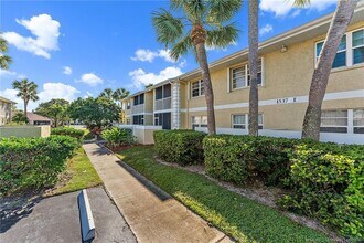 1537 SE Royal Green Cir in Port St. Lucie, FL - Building Photo - Building Photo