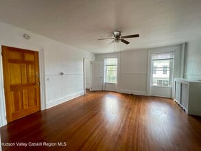 320 Warren St in Hudson, NY - Building Photo - Building Photo