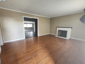 7482 Larkdale Ave in Dublin, CA - Building Photo - Building Photo