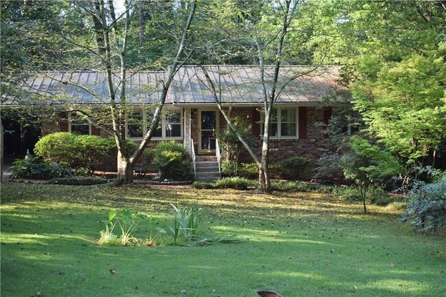 2535 Melinda Dr NE