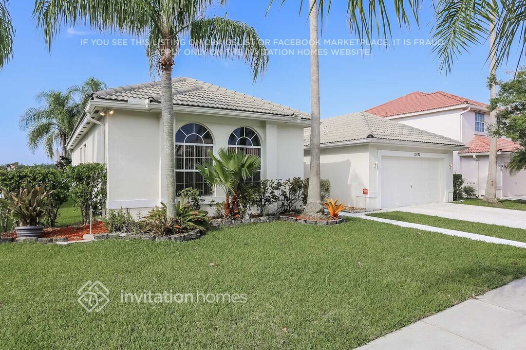 17432 NW 7th St in Pembroke Pines, FL - Building Photo