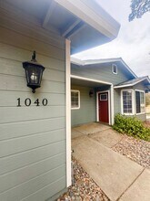 1040 Michael Ln in Redding, CA - Building Photo - Building Photo