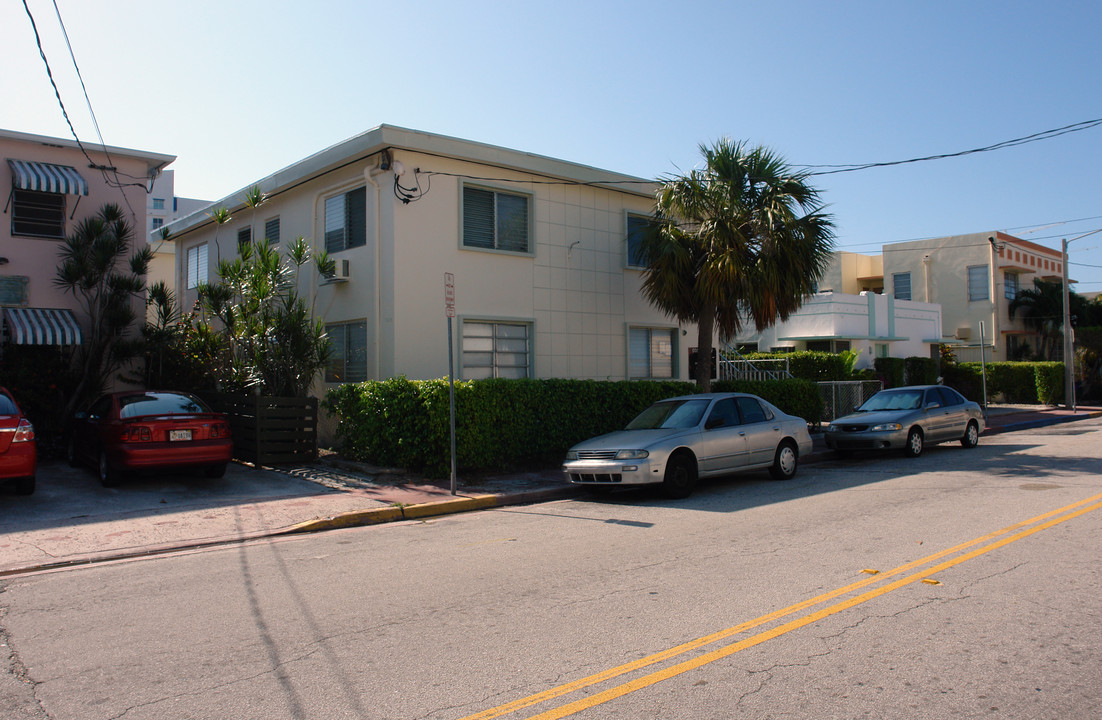 7635 Abbott Ave in Miami Beach, FL - Building Photo