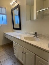 Yarmouth Gardens in Encino, CA - Foto de edificio - Building Photo