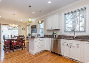 43 Hammond St, Unit 1 in Waltham, MA - Foto de edificio - Building Photo