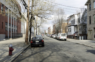 44 Sherman Ave in Jersey City, NJ - Foto de edificio - Building Photo