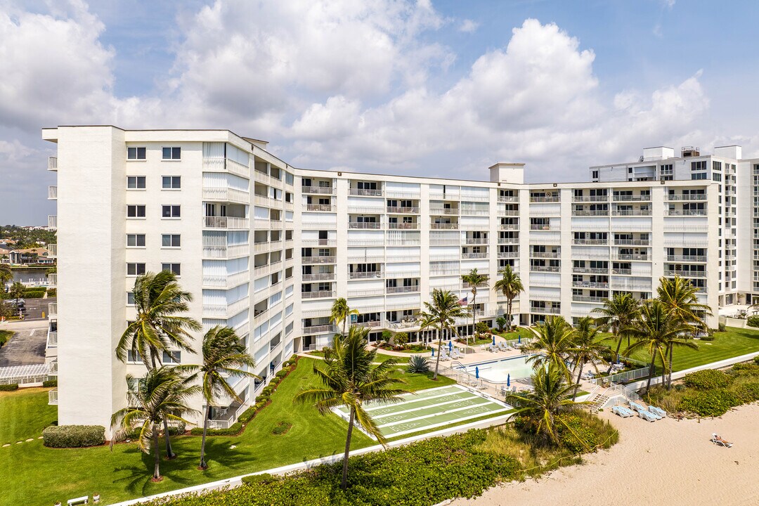 Penthouse Towers in Highland Beach, FL - Building Photo