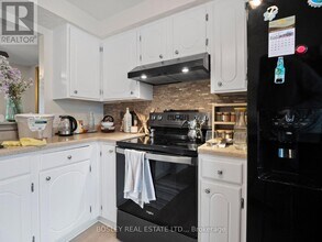 6767 Thorold Stone Rd in Niagara Falls, ON - Building Photo - Building Photo