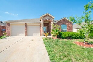 2716 Triple Crown Ln in Grand Prairie, TX - Building Photo