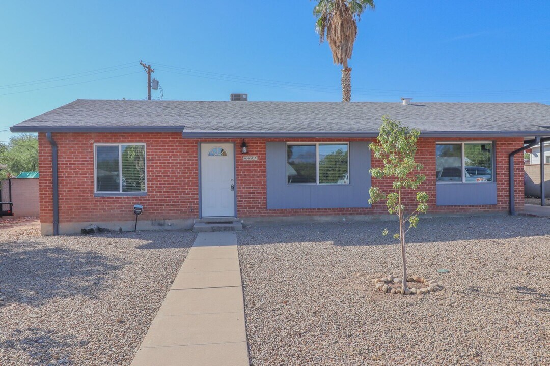 6644 E Julia St in Tucson, AZ - Building Photo