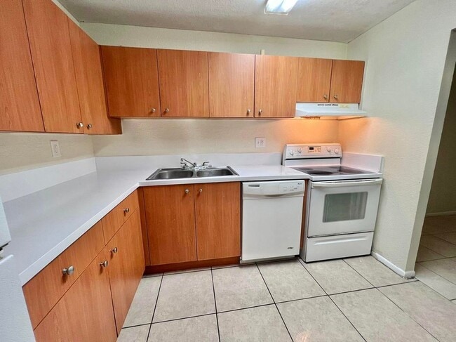 415 Executive Center Dr in West Palm Beach, FL - Building Photo - Building Photo