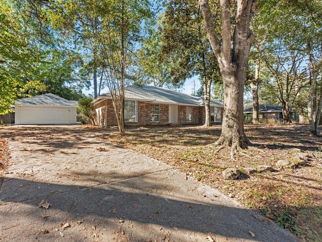 2655 S Woodloch St in Conroe, TX - Foto de edificio - Building Photo