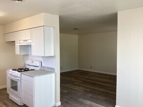 1414 W Vassar Ave in Visalia, CA - Building Photo - Building Photo