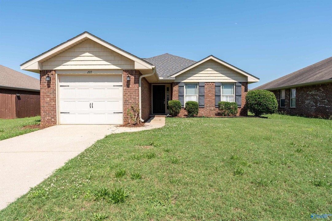 227 Fields Pond Dr in Madison, AL - Building Photo