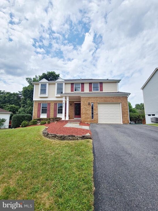 10917 Outpost Dr in North Potomac, MD - Building Photo