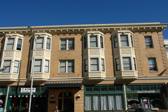 213 E 2nd Ave in San Mateo, CA - Foto de edificio - Building Photo